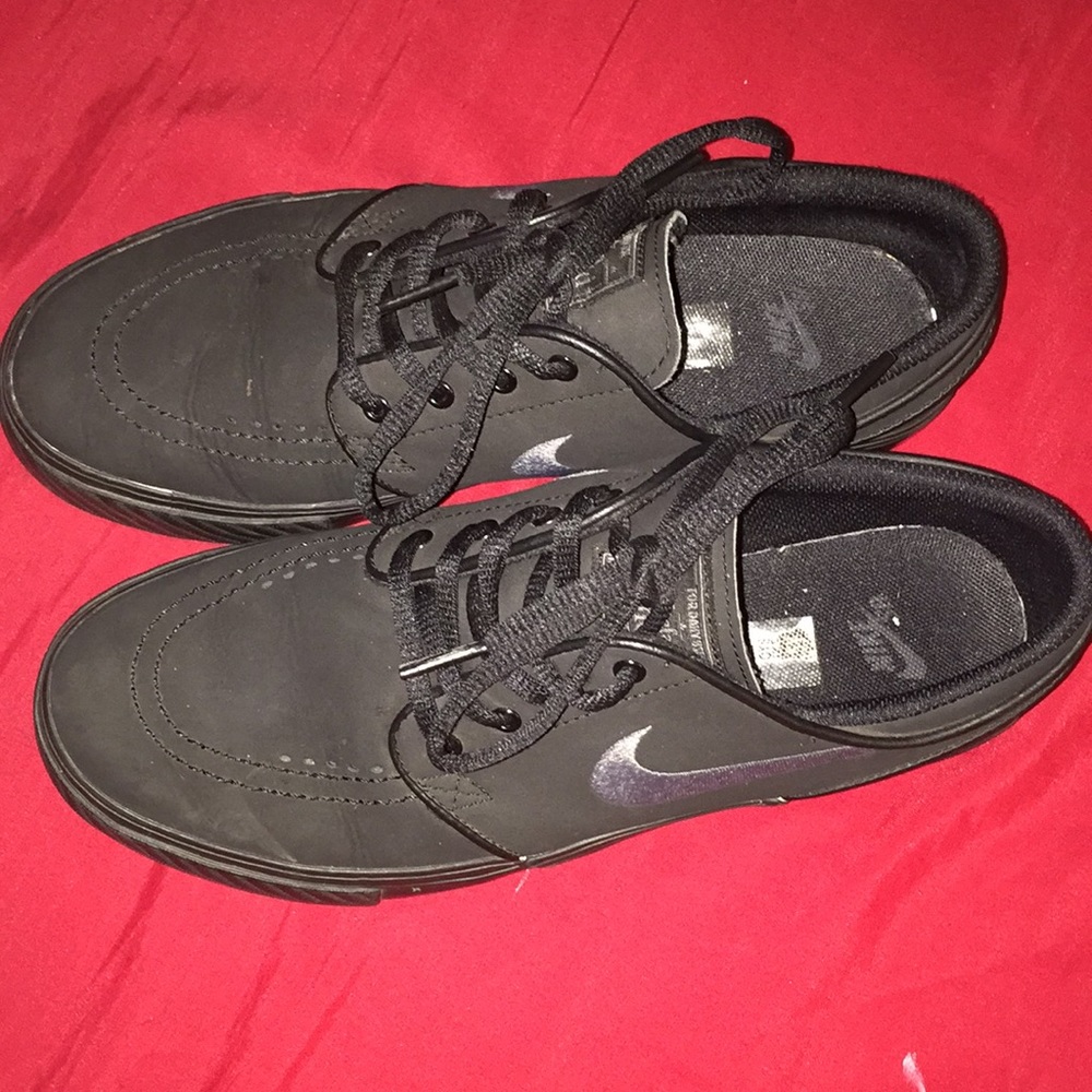 Nike - Picture 2 of 4
